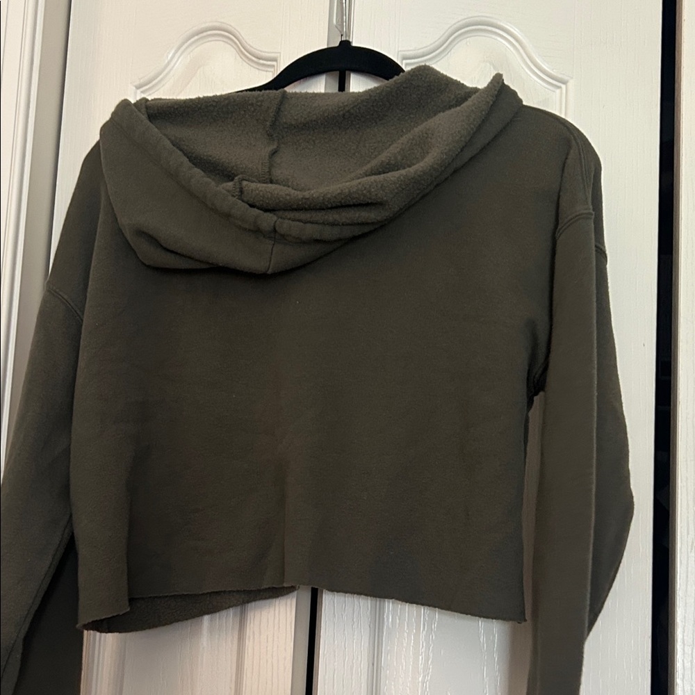 Wild Fable Dark Green Cropped Hoodie - Picture 4 of 4